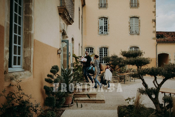 Bh.studio Dario & Jakov potpisuje fotografije prekrasnog vjenčanja u malom francuskom selu Lupiac