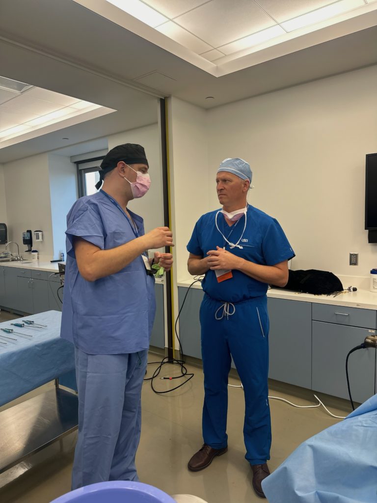 Najsavremeniji aparat za izvođenje endoskopskih i minimalno invazivnih operacija na srcu uskoro na Klinici za kardiovaskularnu hirurgiju KCUS-a
