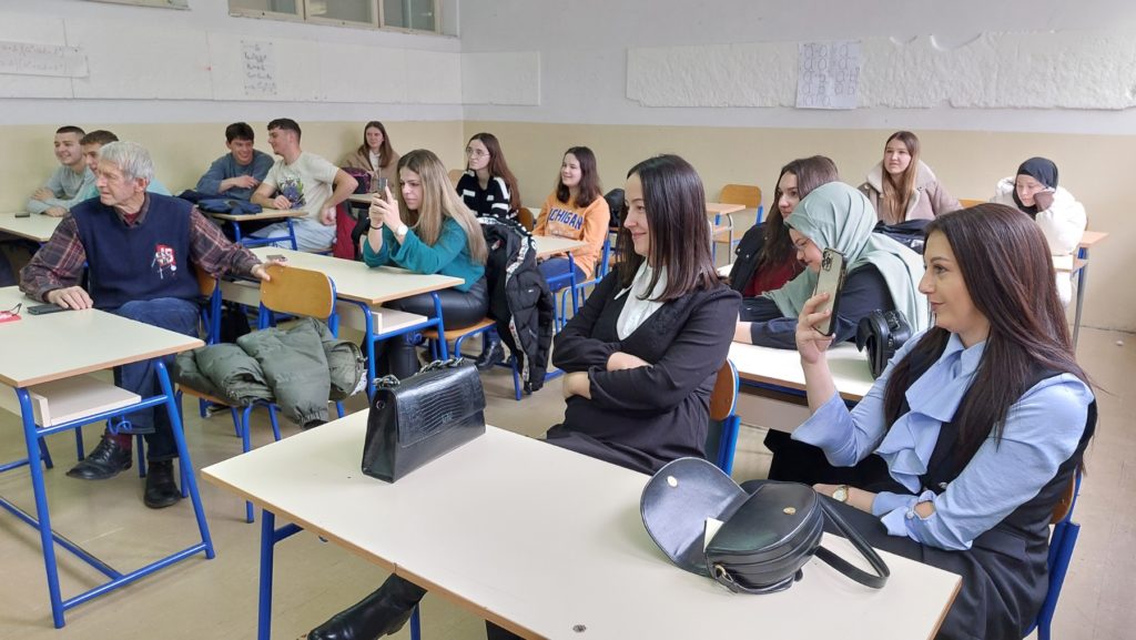 "Mala škola novinarstva" realizovana u SŠ "Nikola Šop" u Jajcu