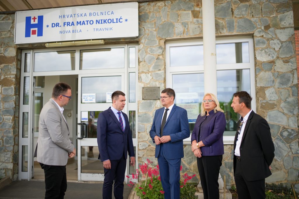 Travnik: Predsjednica Bradara i ministar Nedić posjetili bolnicu u Novoj Biloj