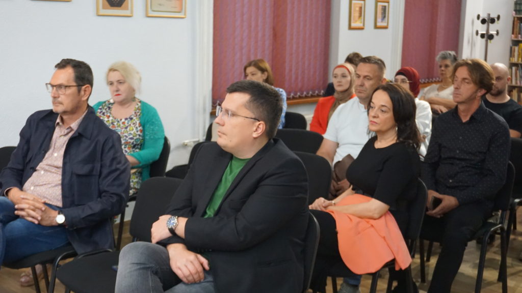 Travnik: Promovisana knjiga „Bošnjaci – nacija nakon genocida" Jasmina Mujanovića