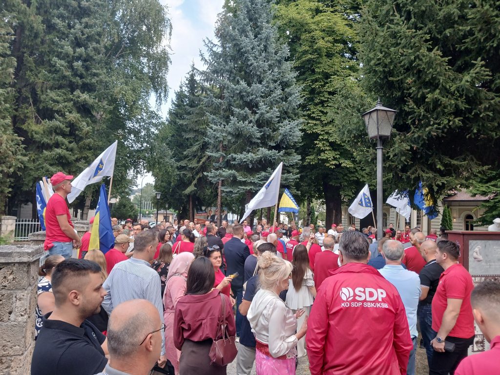 Impresivne scene iz Travnika: Građani u velikom broju došli na susret s Bečirovićem