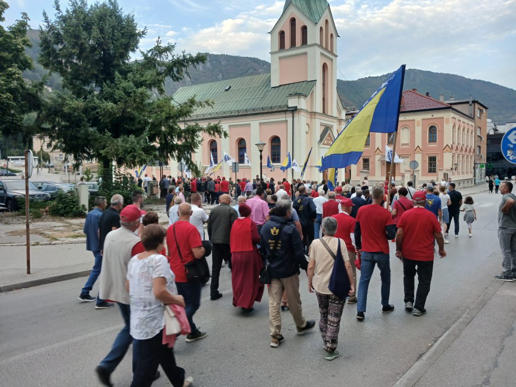 Impresivne scene iz Travnika: Građani u velikom broju došli na susret s Bečirovićem