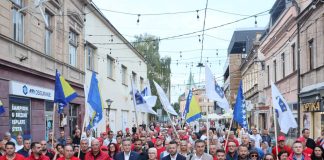 Impresivne scene iz Travnika: Građani u velikom broju došli na susret s Bećirovićem