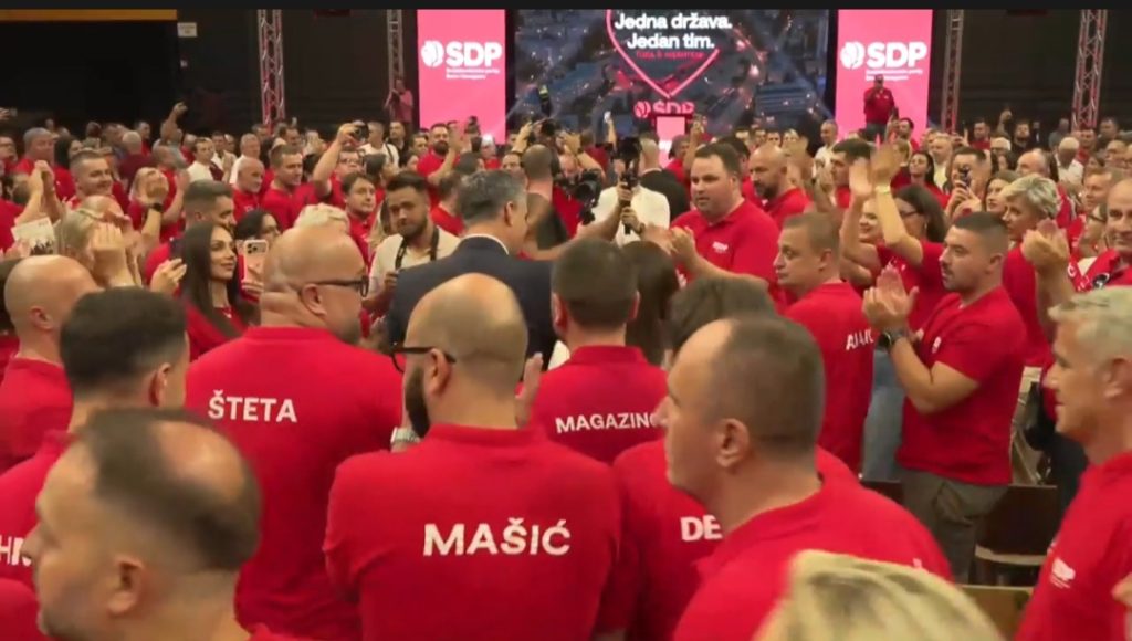 TUZLA GORI: SDP KRENUO U KAMPANJU MEJDAN VEČERAS POSTAO EPICENTAR POLITIČKE BOSNE I HERCEGOVINE! S VELIKIM OBEĆANJIMA